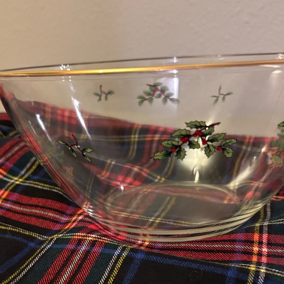 Spode Christmas Glass Bowl with classic Christmas Tree and Gold Rim - Picture 5 of 8